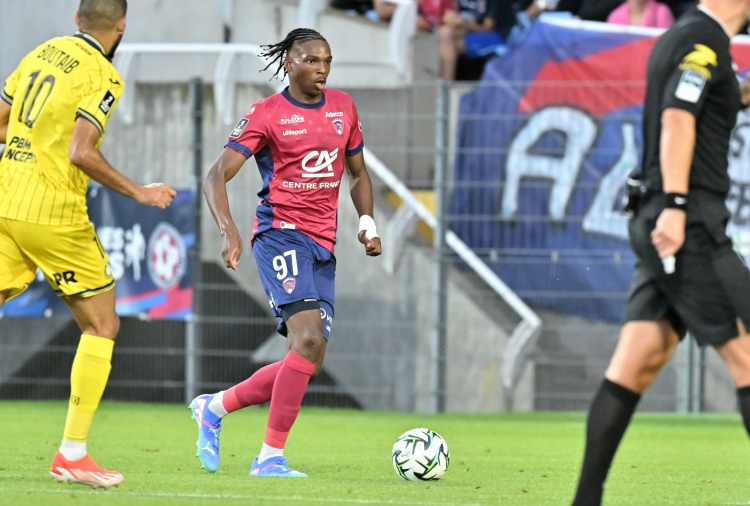 开云下载-记者：若雅凯转会切尔西，雷恩有意引进克雷斯韦尔作为替代